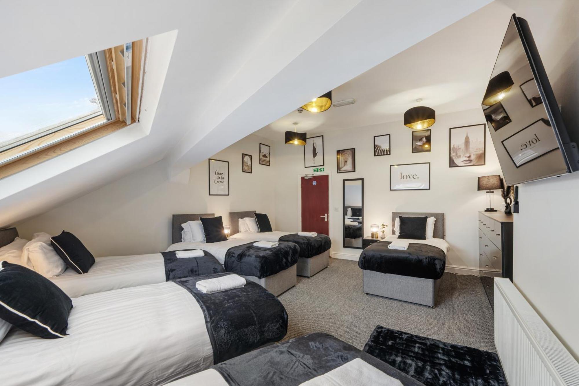 Air Host & Stay - Anfield Cosy Stays, Sleeps 14 Liverpool Exterior foto